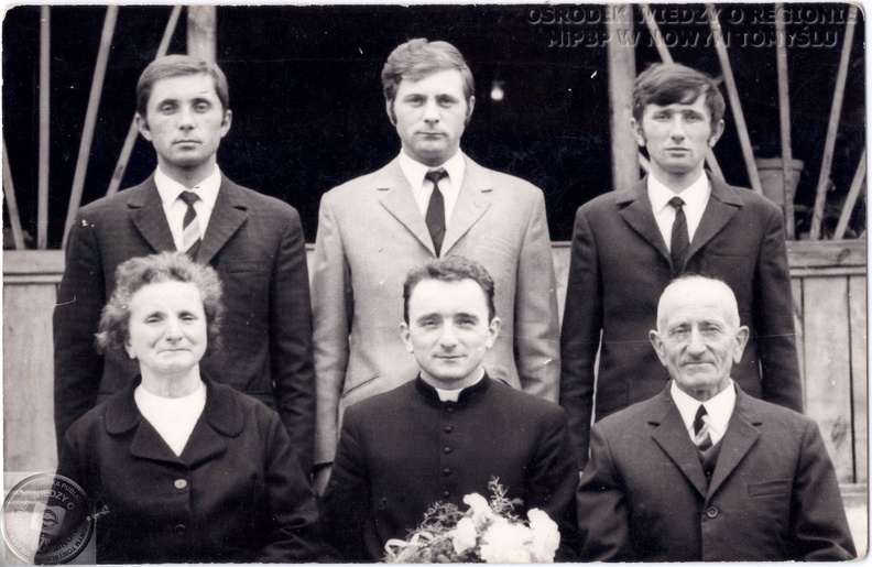 008_Koza_Jozef_Ks__St__Koza_z_rodzicami_i_bracmi_uroczystosc_prymicyjna_w_domu_rodzinnym_1971_dl_01.jpg