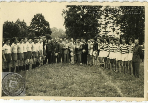 Spotkanie piłkarskie "Polonia" Nowy Tomyśl - "Korona" Bukowiec. Rok 1961.