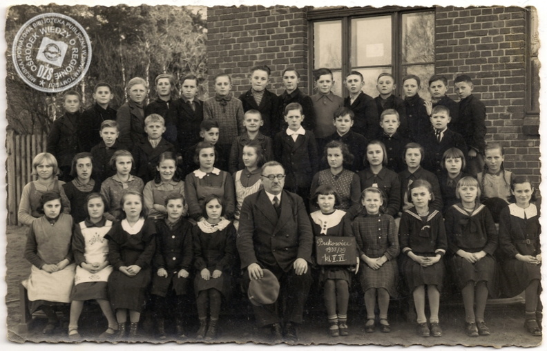 matuszak_grazyna_gm_szkola_w_bukowcu_rok_szkolny_1938_39_klasa_V_i_VI_jpg.jpg