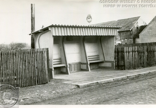 Przystanek autobusowy w Wytomyślu, 1975 r.