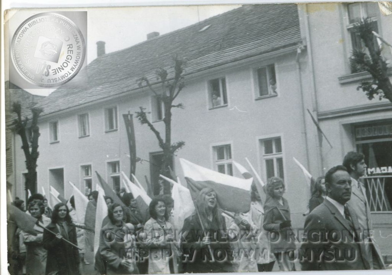Nowy_Tomysl_1_maja_ok_1975.jpg