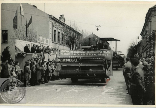 1. Maja - ul. Poznańska; róg Bohaterów