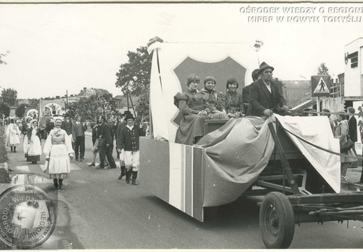 Uczestnicy korowodu podczas Jarmarku Chmielo-Wikliniarskiego - 1978 r.