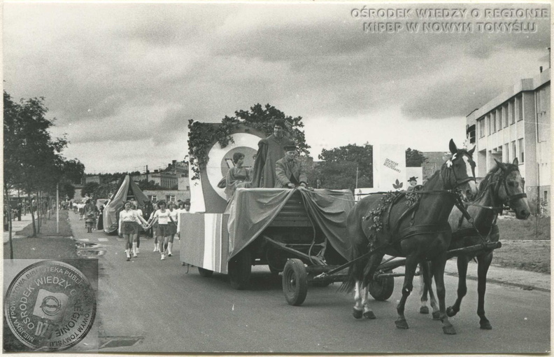 017_Jarmark_Chmielowikliniarski_1978_gm_zbiory_MiPBP_NT_01.jpg