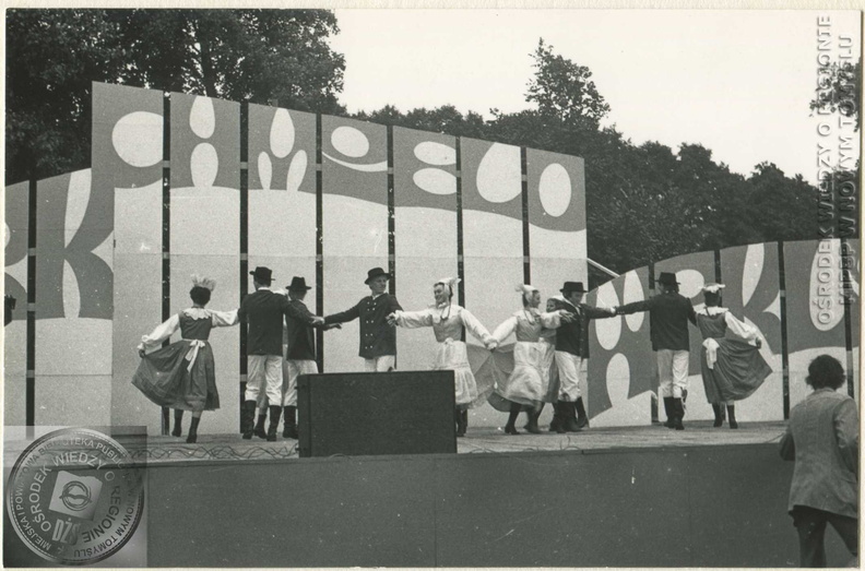 061_Jarmark_Chmielowikliniarski_1977_gm_zbiory_MiPBP_NT_01.jpg