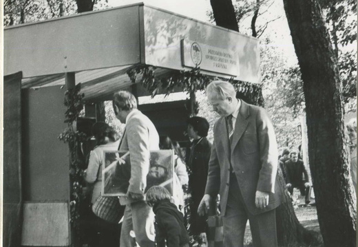 Jarmark Chmielo-Wikliniarski - 1978 r. Stoisko Przedsiębiorstwa Upowszechniania Prasy i Książki "RUCH"