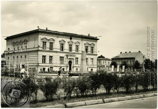 Plac Niepodległości; ratusz  - po 1970 r.