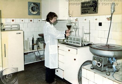 Okręgowa Spółdzielnia Mleczarska w Nowym Tomyślu - laboratorium, 1980 r.