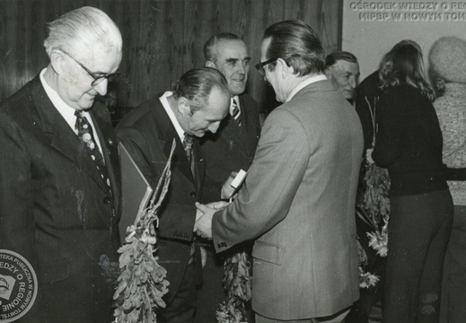 Wręczanie odznaczeń pracownikom nowotomyskiego PZGS, 1957 r.
