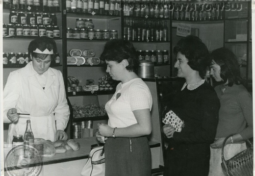Sklep wiejski PZGS. 1964 r.