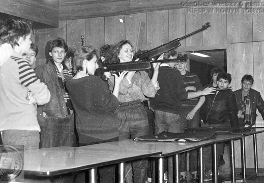 Zawody strzeleckie w Klubie Osiedlowym, 1992 r.