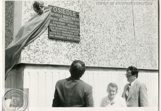 Odsłonięcie tablicy pamiątkowej na Os. Michała Małeckiego (obecnie Północ) w Nowym Tomyślu. 7.05.1986 r.