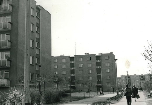 Deptak na os. Stefana Batorego w Nowym Tomyślu.