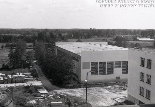 Budowa hali sportowej przy szkole nr 3, na os. Północ w Nowym Tomyślu, 1992 r.