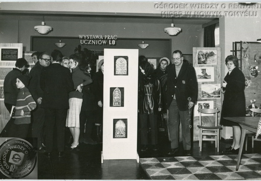 Wystawa prac kółka plastycznego działającego przy nowoytomyskim liceum
