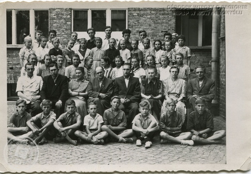 Absolwenci Szkoły Podstawowej nr 1 w Nowym Tomyślu