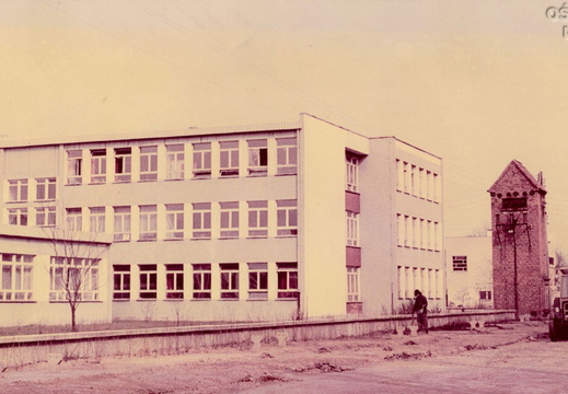 Widok na Liceum Ogólnokształcące, ulicę Musiała i dalej Witosa