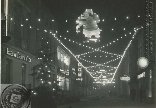 Nowy Tomyśl nocą. Ul. Mickiewicza