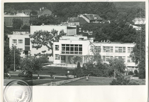 Widok na Bibliotekę przy ul. Nowotki (obecnie Witosa)