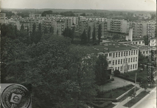 Widok na Liceum Ogólnokształcące i osiedle Świerczewskiego (dziś Batorego) -1985 r.