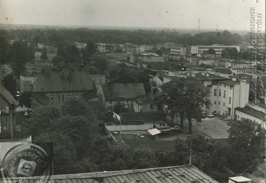 Widok w kierunku ul. Piłsudskiego i budynek Policji - 1985 r.