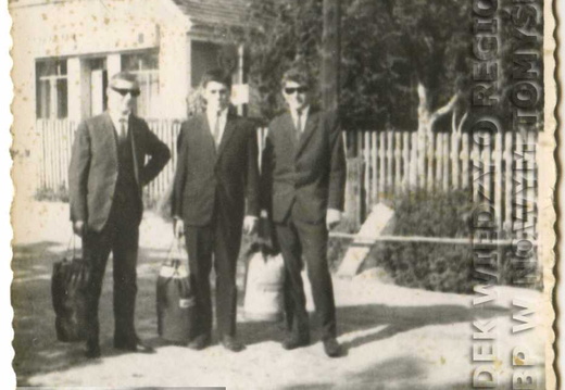 Sklep i przystanek PKS - lipiec 1965 r.