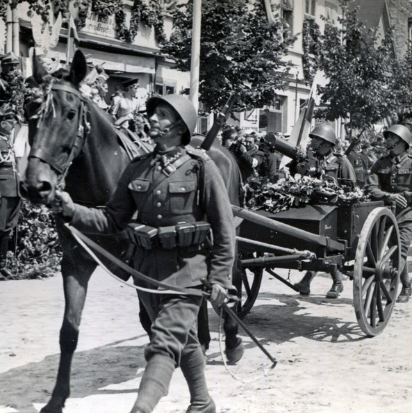 03_Społeczeństwo armii_broń pl Chopina.jpg