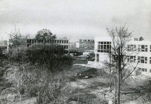 Budowa nowego gmachu liceum przy ulicy Tysiąclecia w Nowym Tomyślu, 1966 rok.