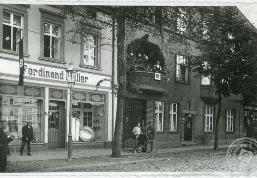 Plac Niepodległości, lata 40. XX w.